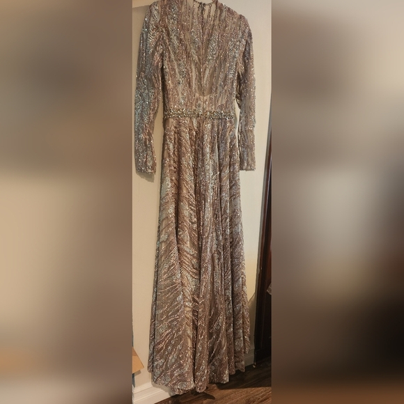 NWT Mac Duggal Mocha Plunging Neckline Embellished Trumpet Gown - Picture 6 of 8